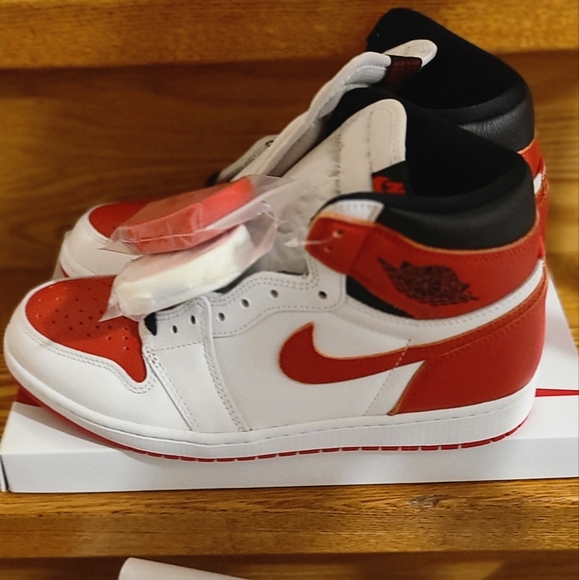 Jordan 1 High - Picture 2 of 7